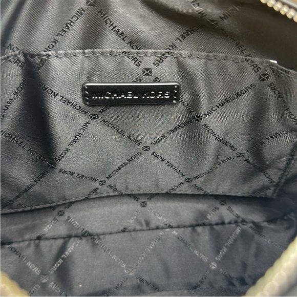 Michael Kors Jet Set Large Ombré Signature Logo East West Crossbody Black color - Picture 10 of 14